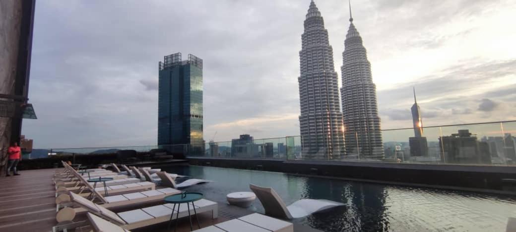 Star Holiday Sky Pool Klcc กัวลาลัมเปอร์ ภายนอก รูปภาพ